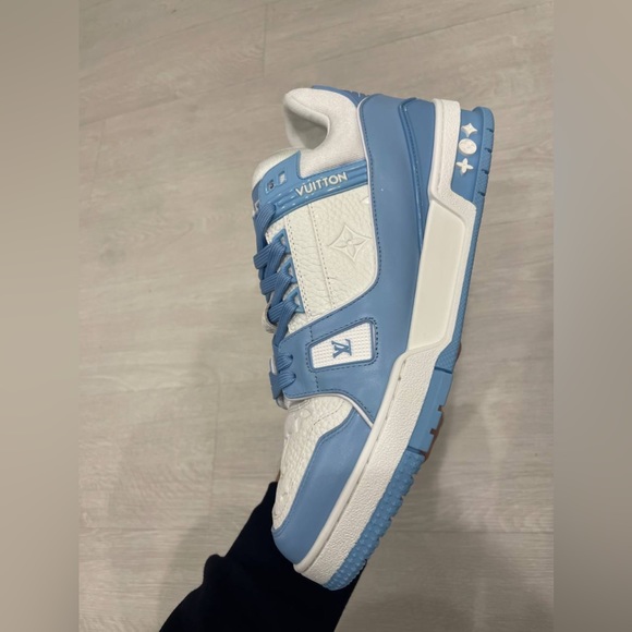 Louis Vuitton Sneakers - Picture 2 of 4